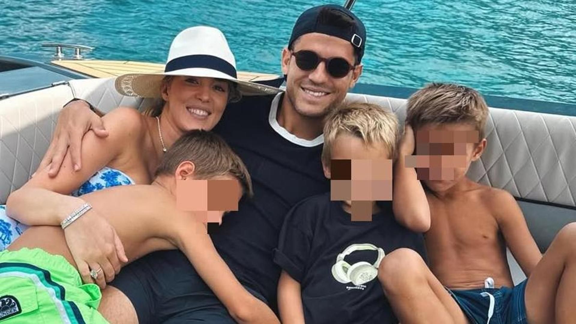 Alice Campello y Álvaro Morata junto a sus hijos