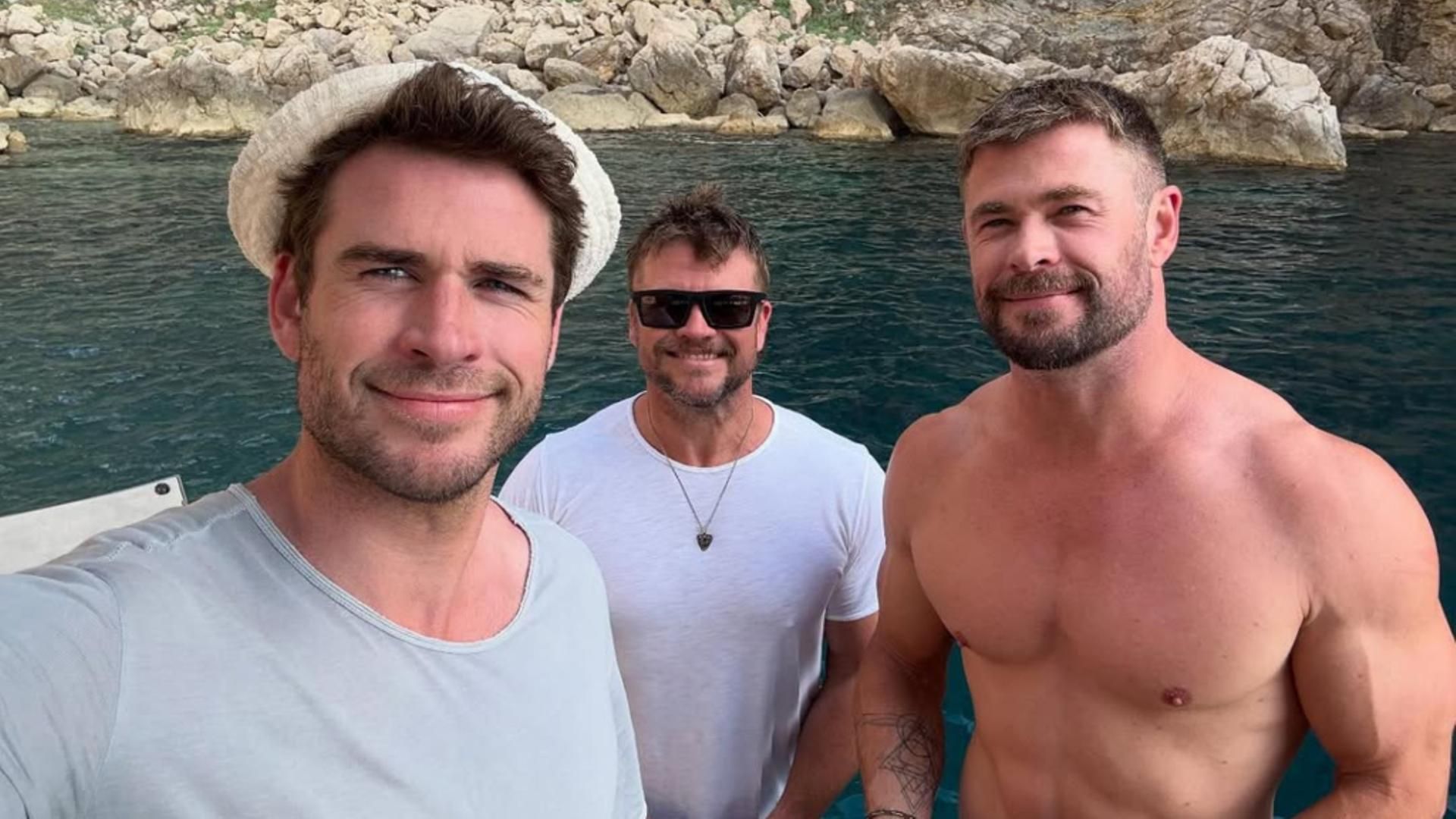 El chiringuito de Ibiza en el que Chris Hemsworth ha celebrado su cumpleaños con sus hermanos (y sin Elsa Pataky)