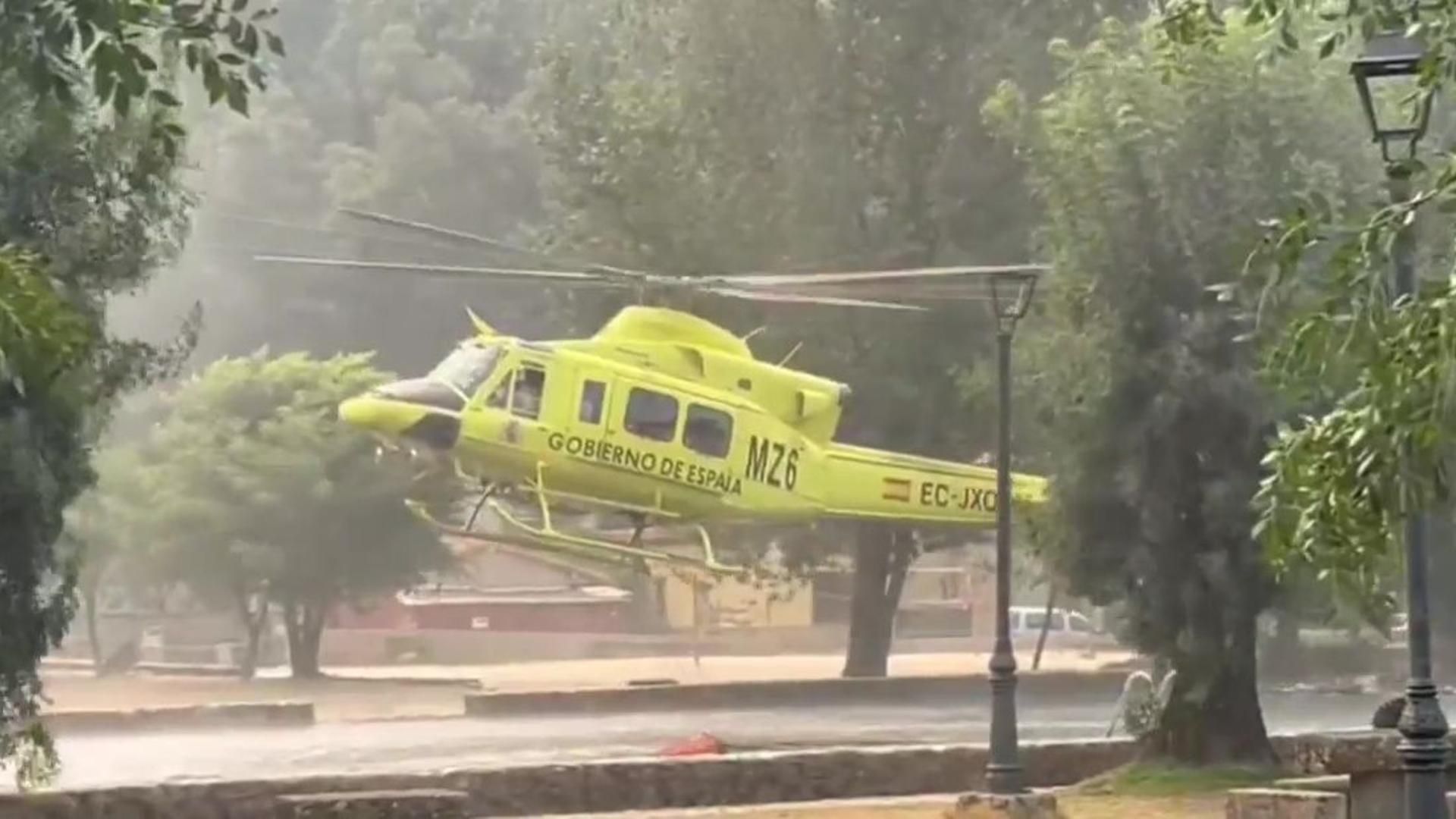 El incendio de Jarilla, Cáceres, sigue descontrolado y ya ha pasado a Salamanca