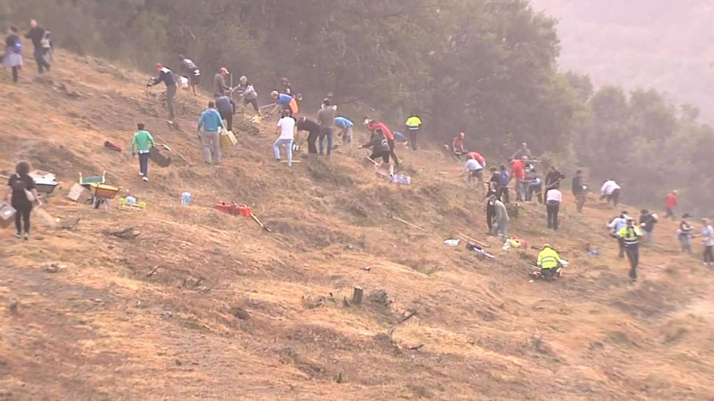 El trabajo de los vecinos en Valle de Valdeón y Riaño, en León, clave para contener el fuego en los Picos de Europa: "Si nos íbamos esto se iba a quemar”