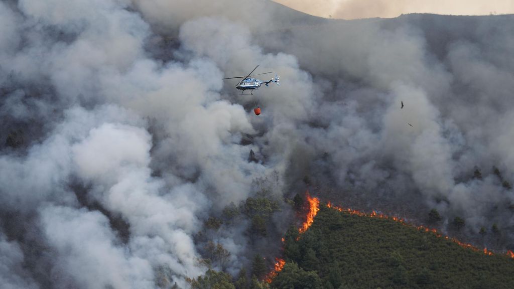 España hace frente a 21 incendios de nivel 2 de gravedad en todo el territorio: hay 33.750 desalojados y más de 30 detenidos
