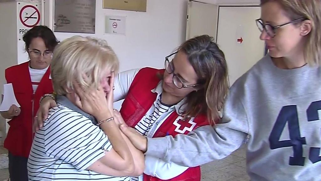 Las llamas en la zona leonesa del Bierzo obligan al desalojo de miles de residentes ante el avance del fuego