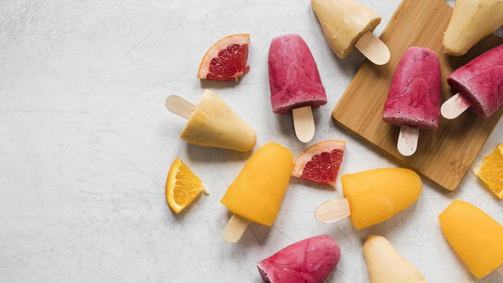 Los helados caseros son refrescantes y nos pueden ayudar a no tirar esa fruta que está a punto de pasarse.