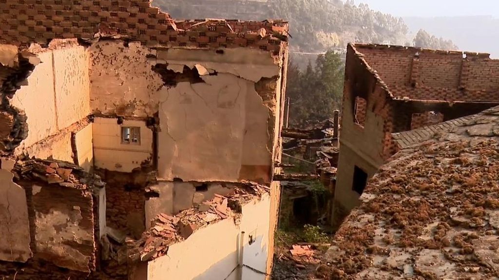 Los principales incendios que asolan Ourense avanzan sin control