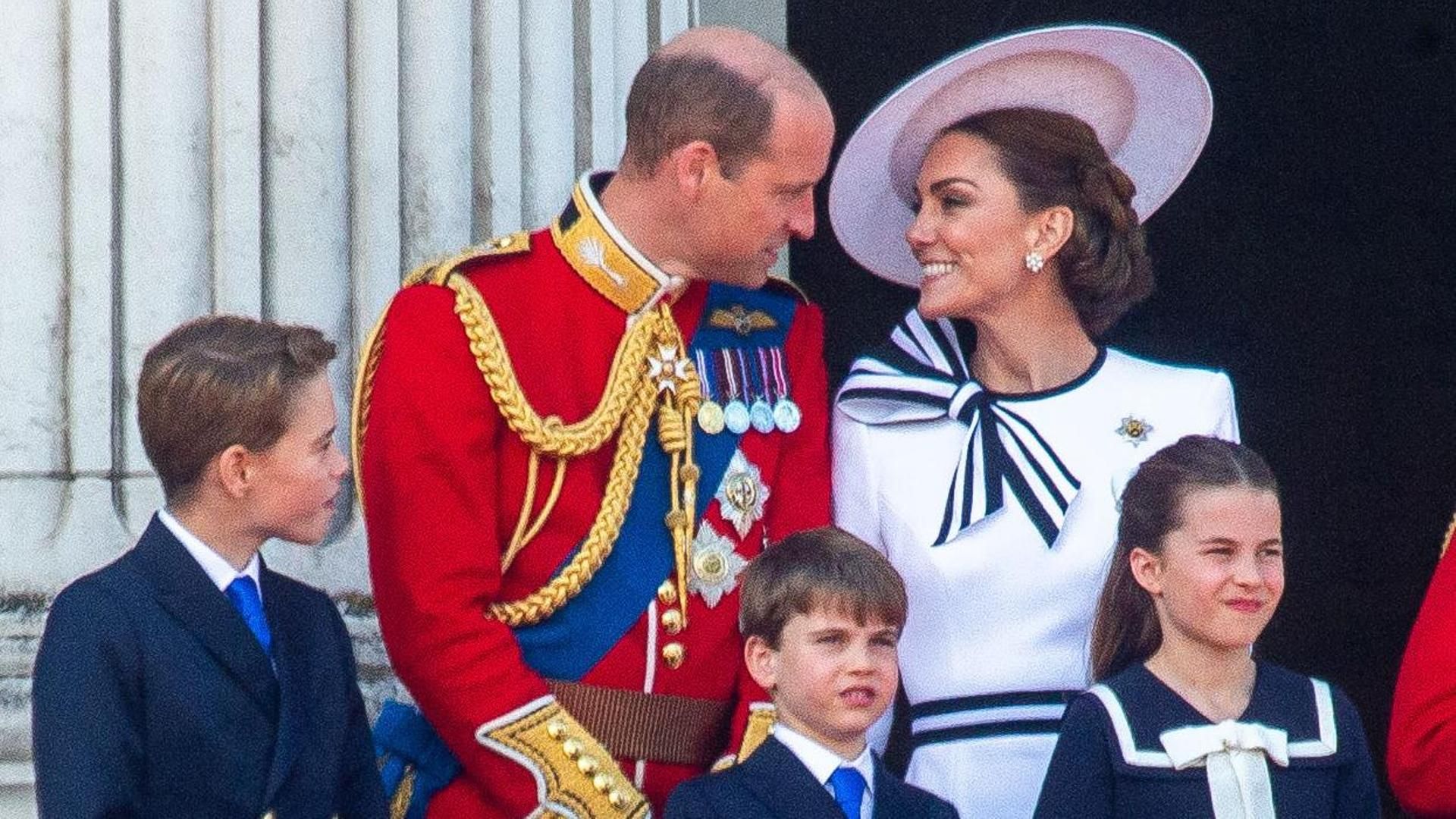 Los príncipes de Gales y sus hijos en Buckingham