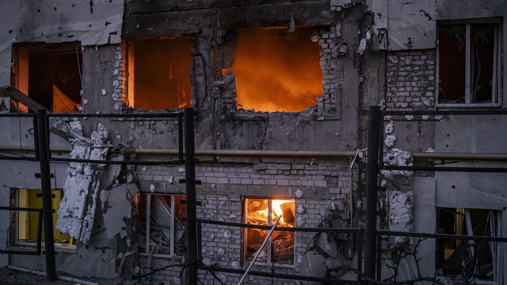 Un dron ruso impacta sobre un edificio de Járkov