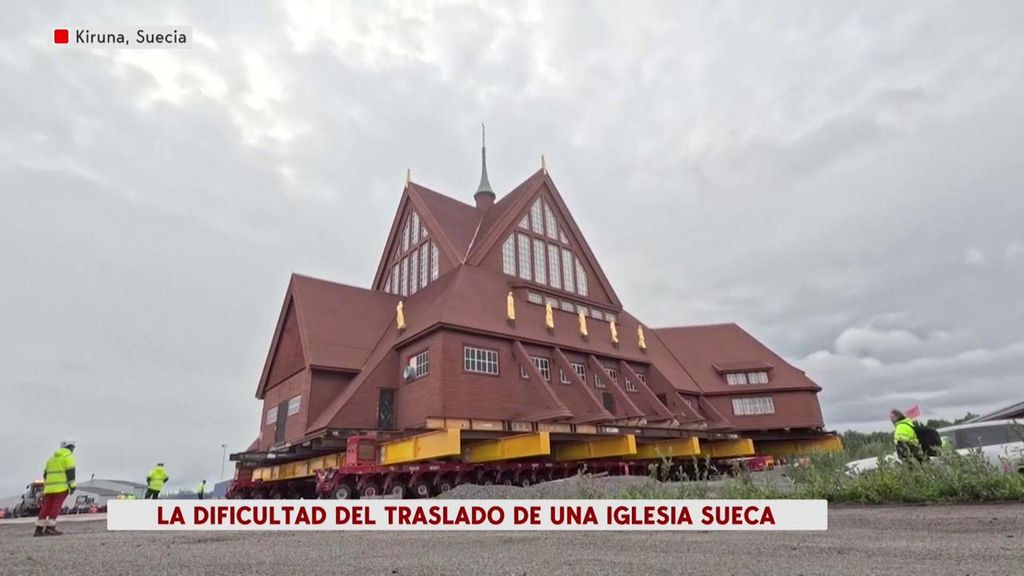 Así continúa el histórico traslado de una Iglesia en Suecia: "Es un poco triste, pero también fantástico poder vivir esto"