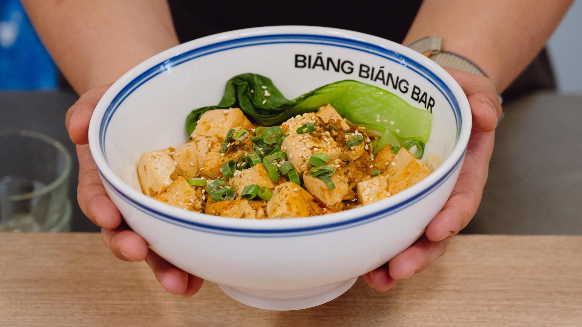Noodles con mapo tofu en el Mercado de Vallehermoso