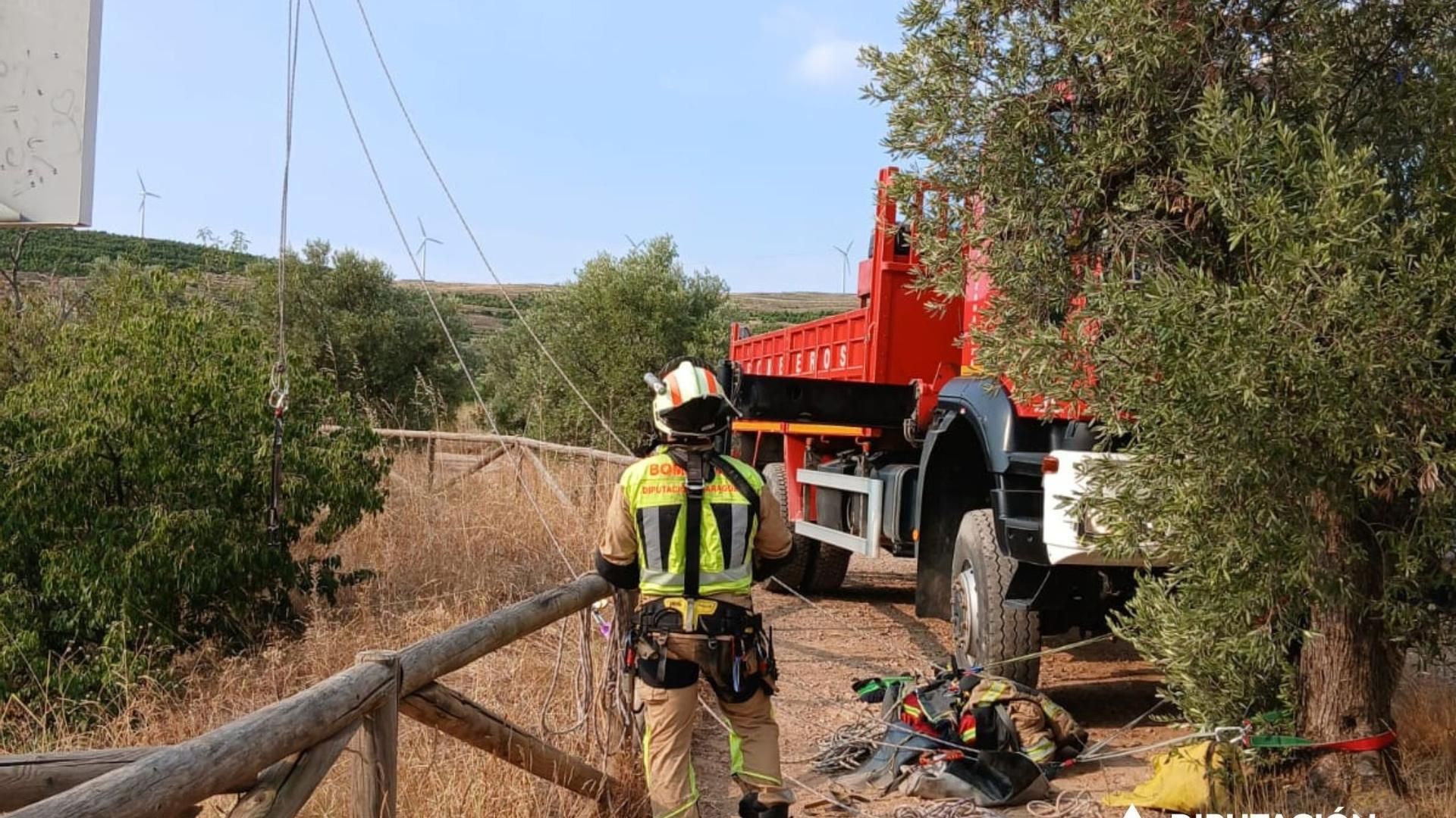 Efectivos del Parque de Bomberos de Tarazona de la DPZ recuperan el cadáver de una joven que ha caído a un pozo