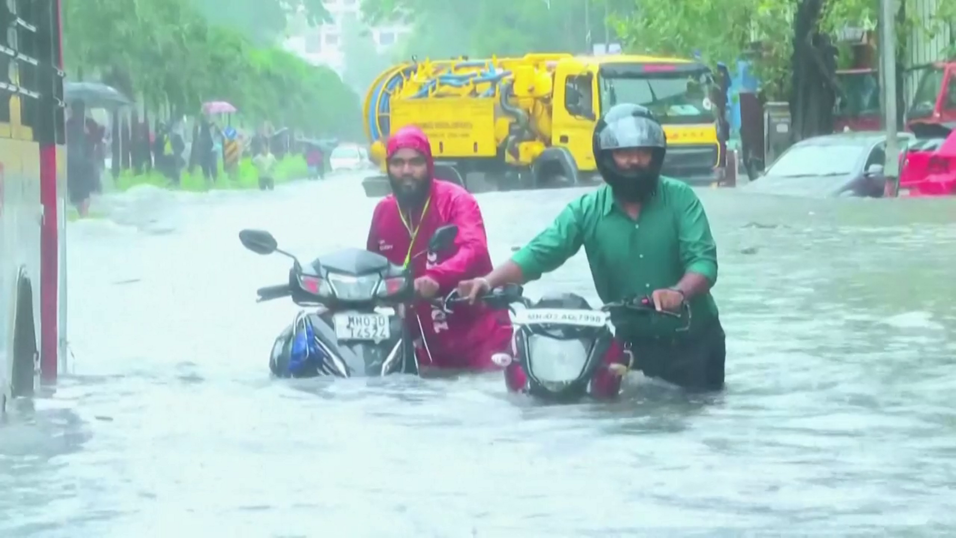 Estado de alerta en India por lluvias torrenciales: las inundaciones dejan varios muertos y causan el caos en las comunicaciones