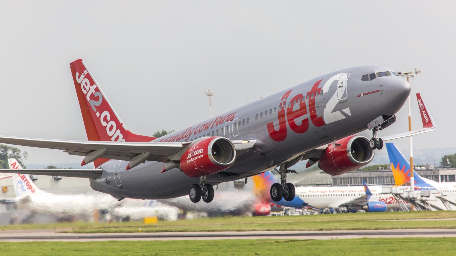 Jet2 Full thrust takeoff (27879621073)