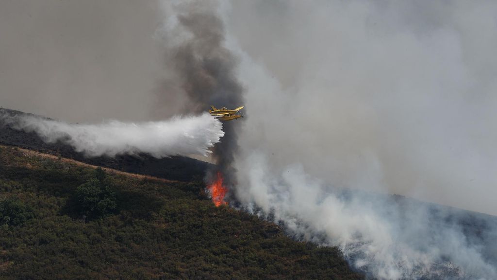 Los incendios en España arrasan ya con 396.811 hectáreas mientras la meteorología comienza a ayudar en Galicia y Castilla y León