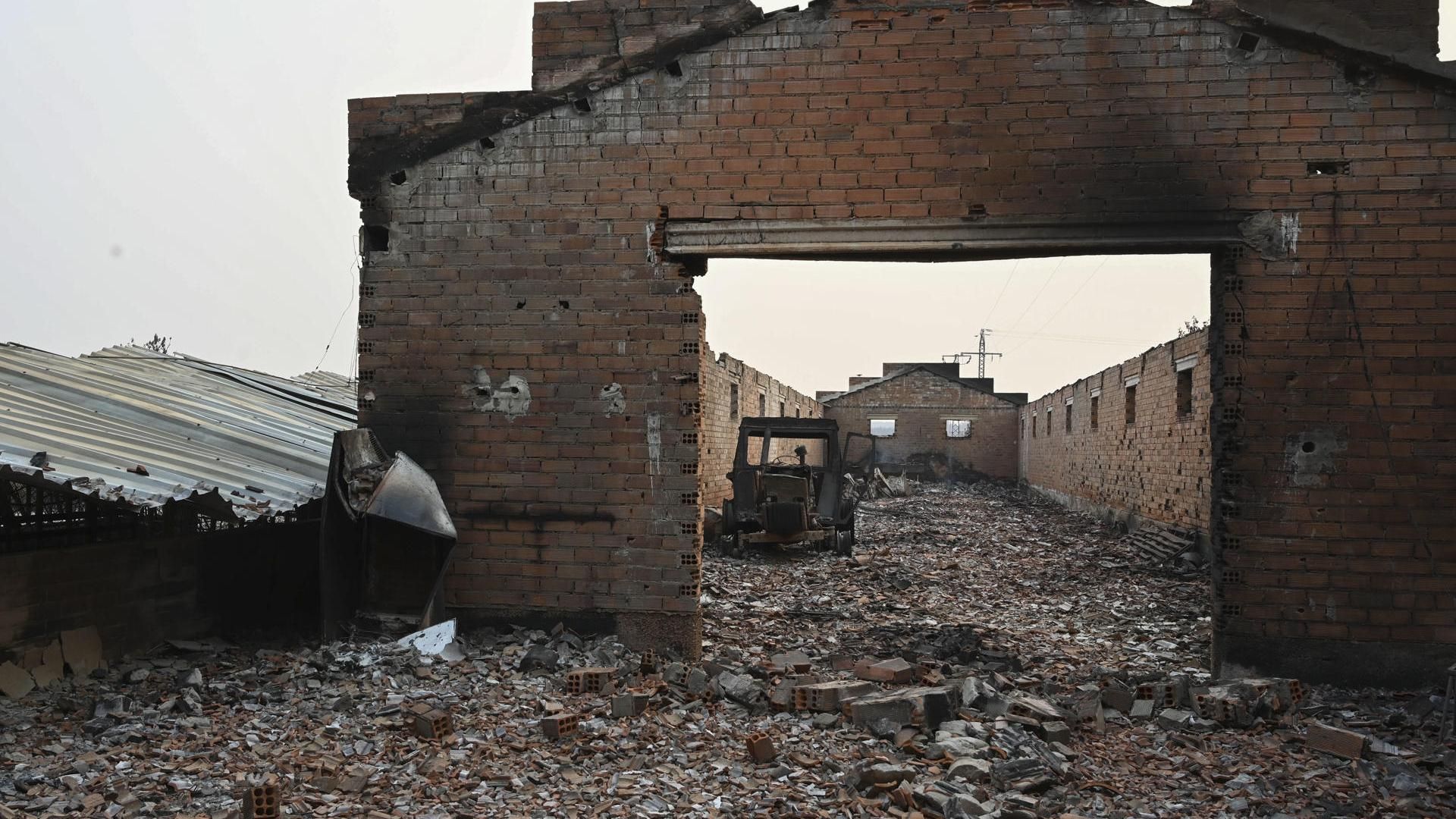 Vista del estado del pueblo de Castrocalbón (León) tras la oleada de incendios