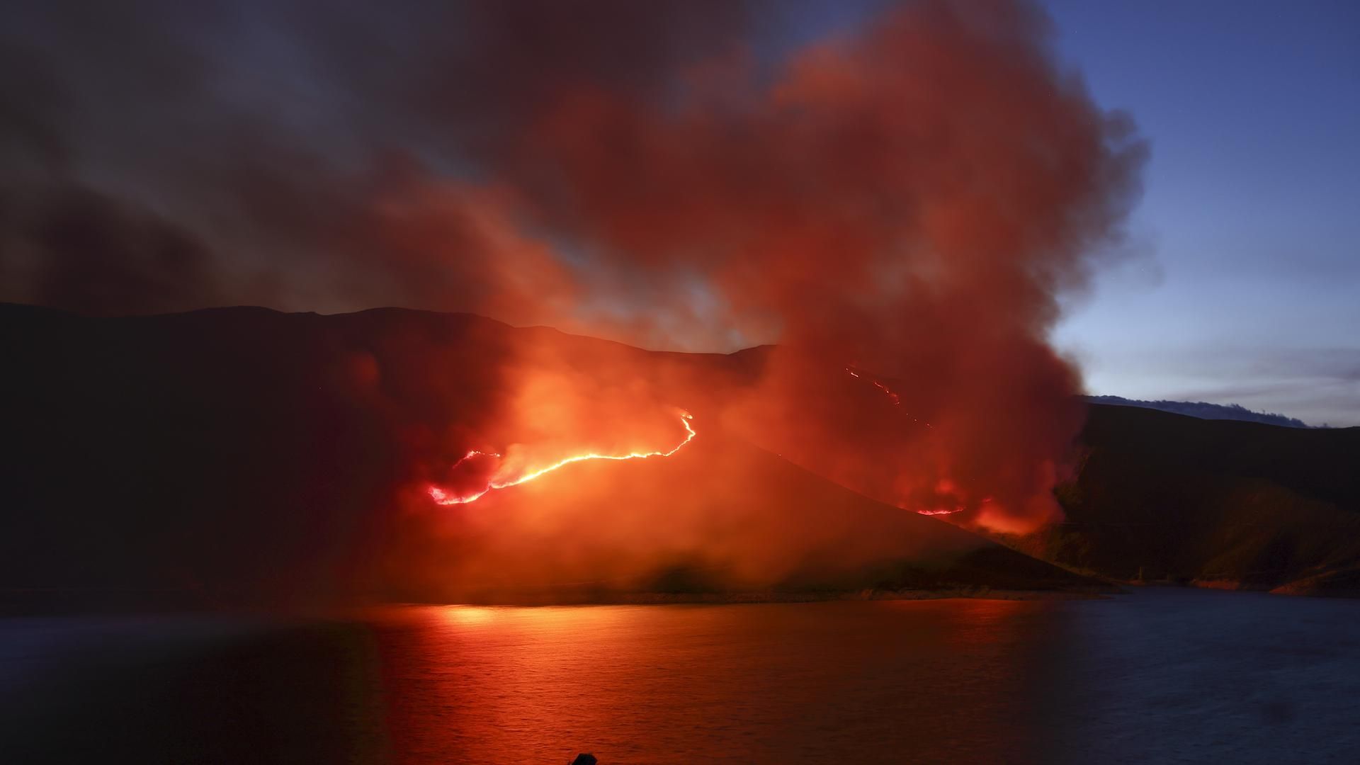 España lucha contra 18 focos activos mientras la meteorología mejora las condiciones para sofocarlos
