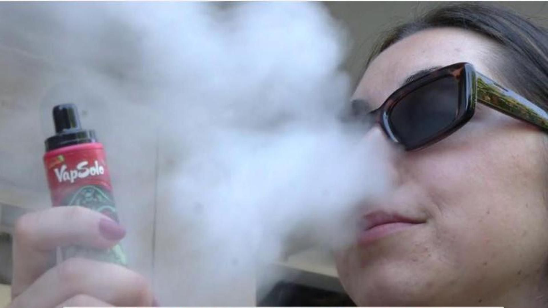 La nueva ley antitabaco equiparará vapers y cigarros electrónicos al tabaco tradicional: vapear triplica al riesgo de adicción