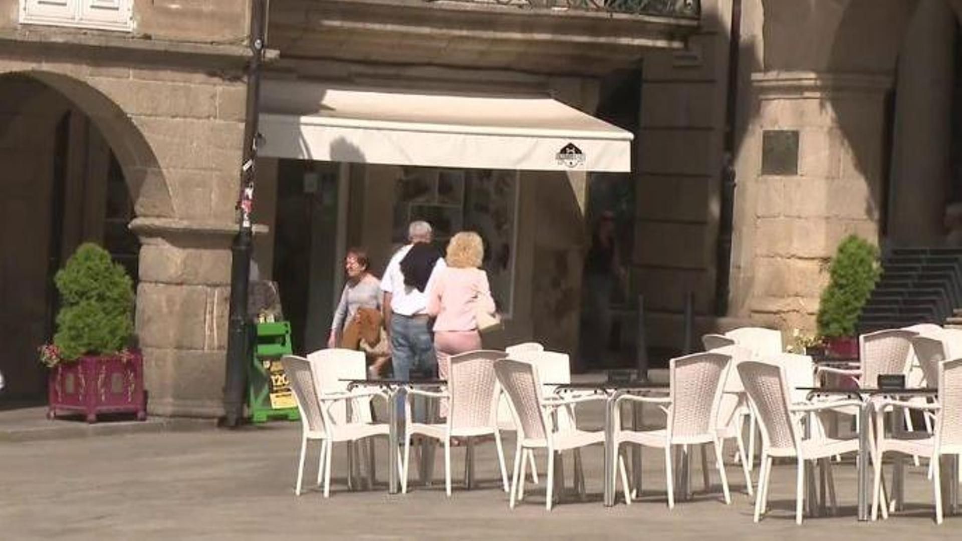 Los incendios desbaratan los sectores del turismo y el vino en Galicia: las reservas caen un 30%