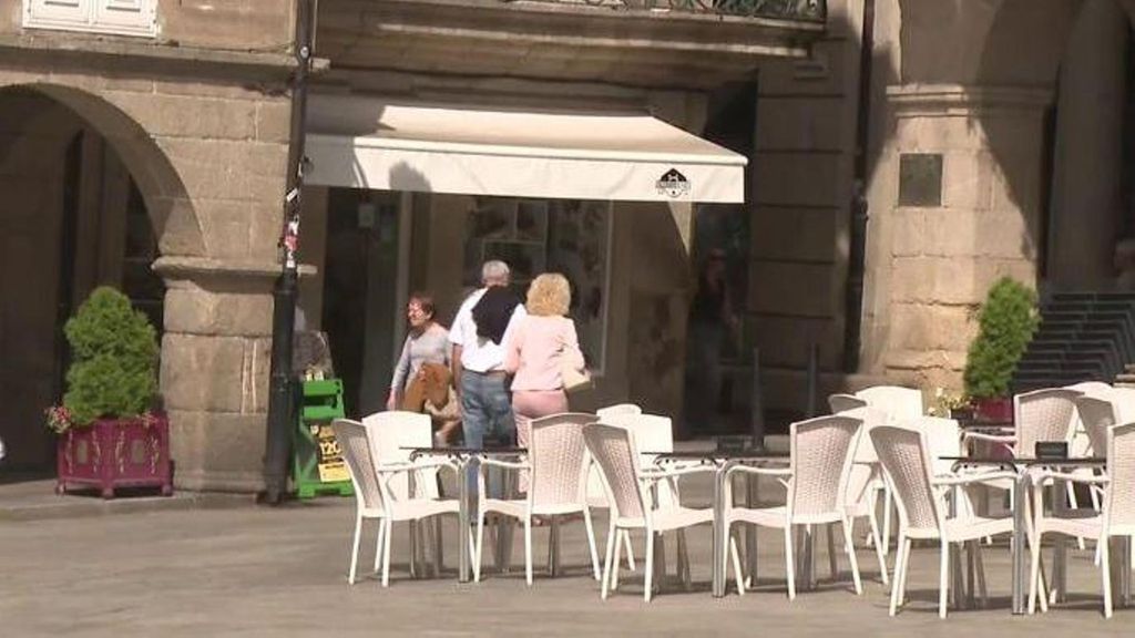 Los incendios desbaratan los sectores del turismo y el vino en Galicia: las reservas caen un 30%