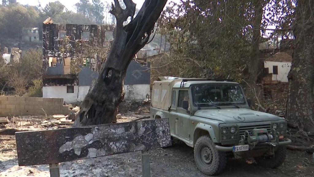Los principales incendios en Ourense siguen activos mientras los vecinos se enfrentan a la pérdidas de sus casas