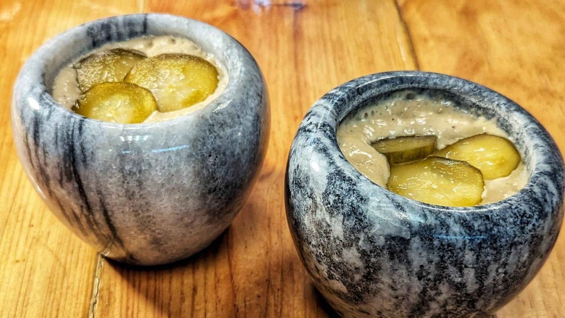 Pollo al ajillo de Doppelgänger Bar