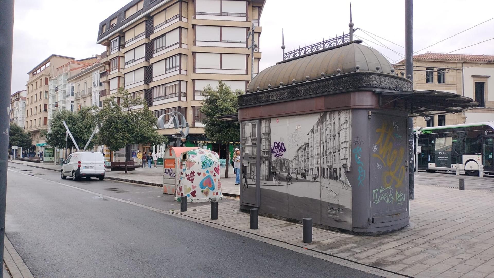 Quiosco neoclásico de la calle Prado, de Vitoria