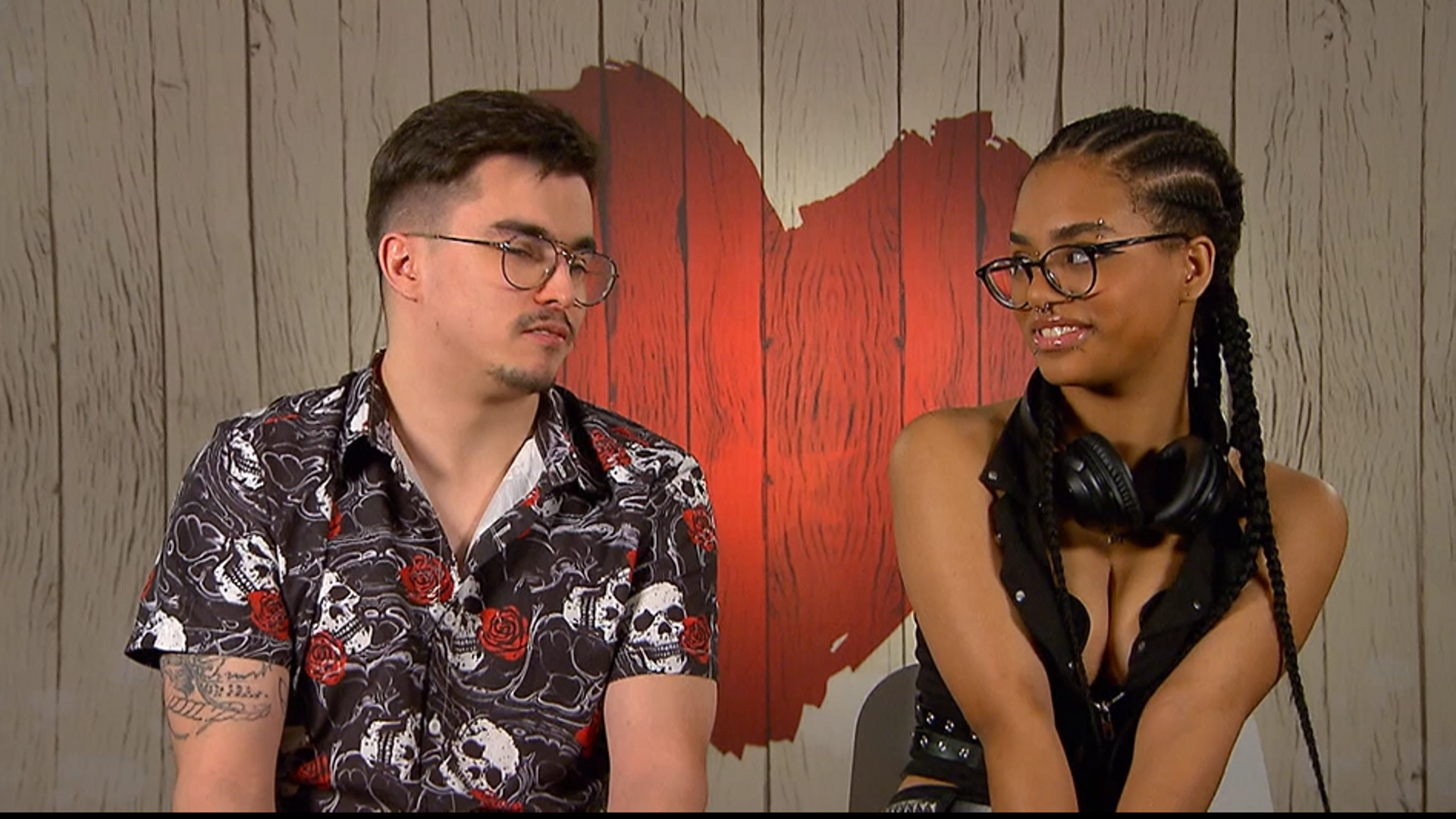 Sela y Victor deciden si tener una nueva cita