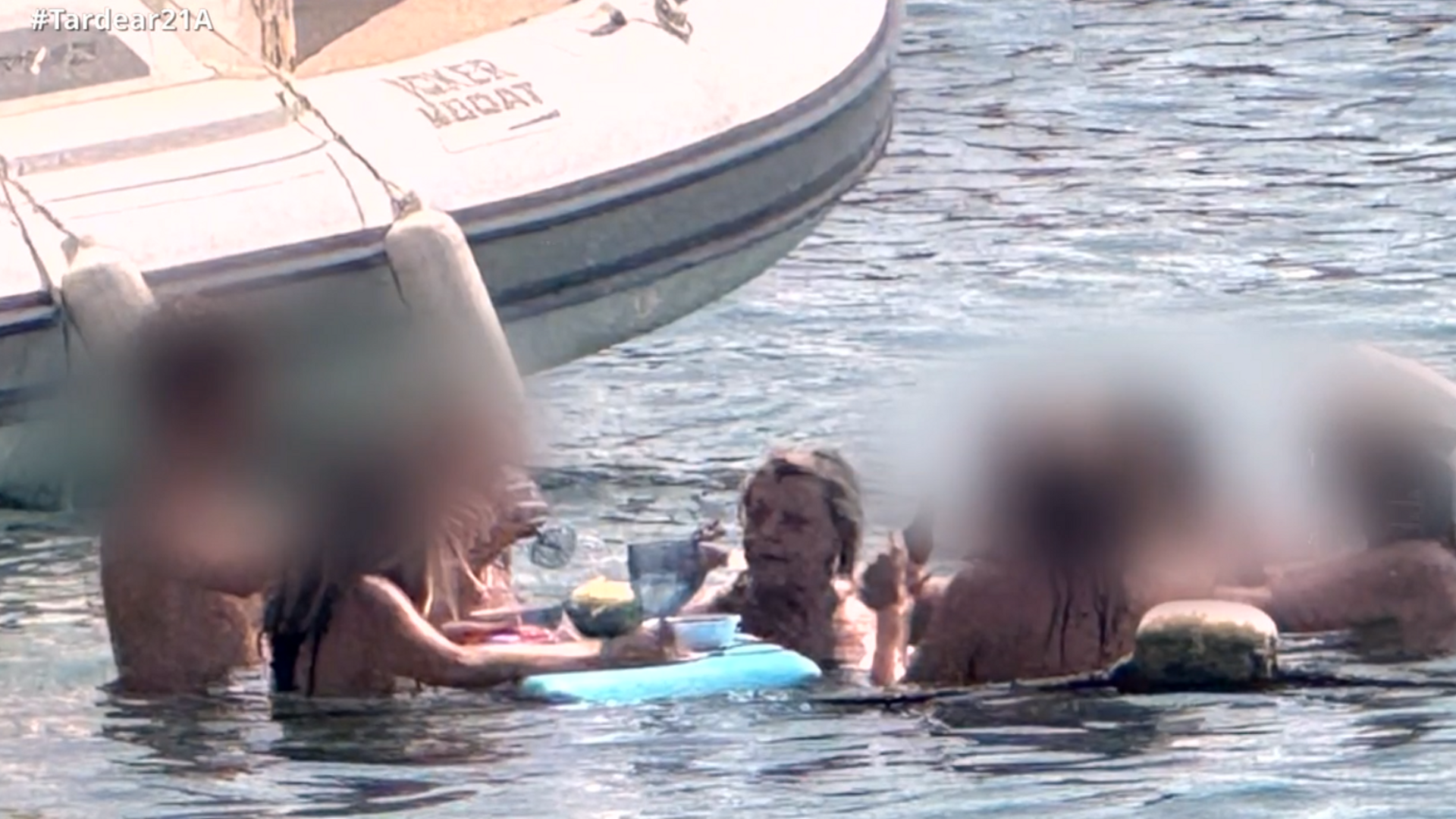 Terelu se relaja junto a sus amigos