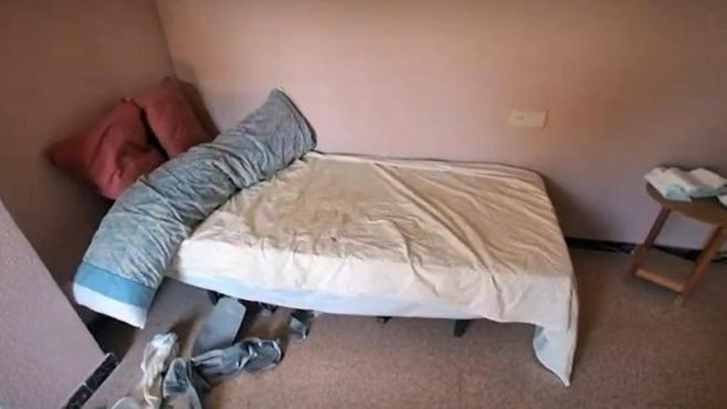 La residencia ilegal de Elche atendía a personas vulnerables entre restos de excrementos, orina y animales