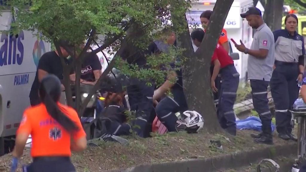 Dos ataques en Colombia dejan al menos 18 muertos y 65 heridos: los atentados, contra un helicóptero de la Policía y una base aérea