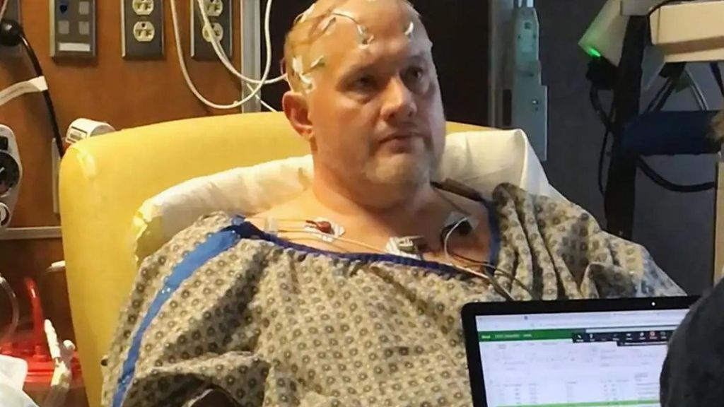 El paciente recibió una estimulación eléctrica en cuatro zonas del cerebro vinculadas a la depresión.