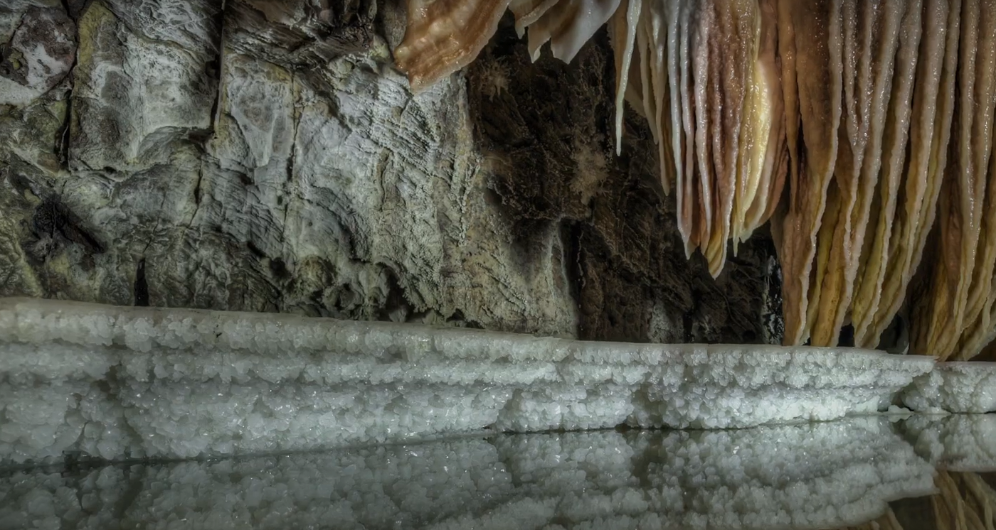 Formaciones geológicas en la Gruta de las Maravillas