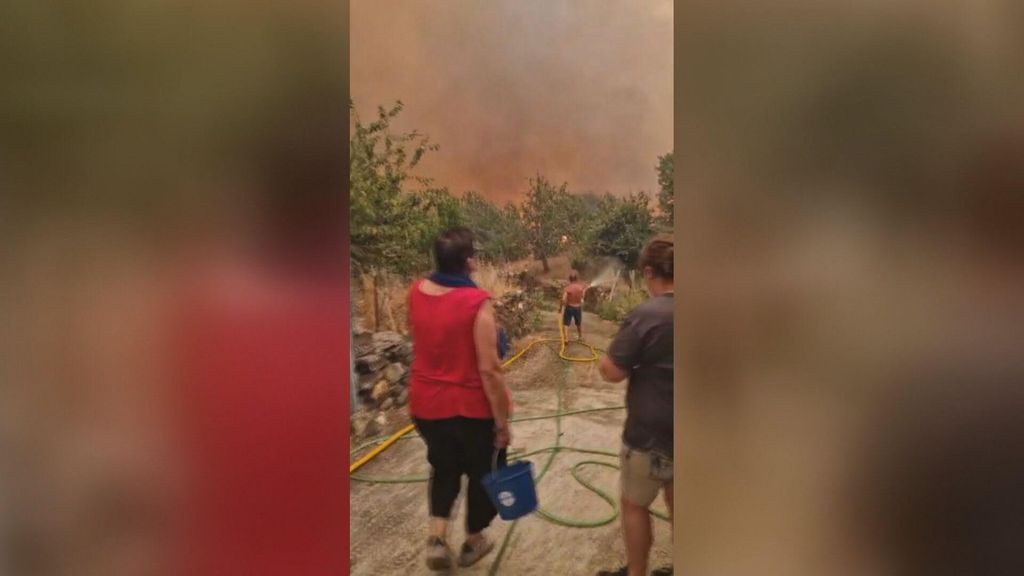 Los vecinos de Roblido, en Ourense, salvan su pueblo: "El fuego nos fue persiguiendo y nos rodeó a 360 grados”