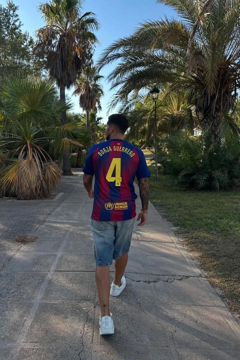 Hugo Paz muestra el homenaje que ha hecho a su amigo Borja Guerrero, fallecido hace un mes