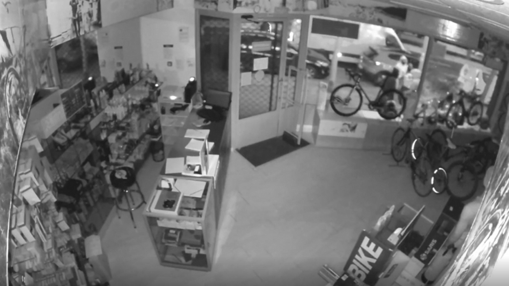 Ladrones armados roban quince bicicletas de una tienda en Jerez de la Frontera