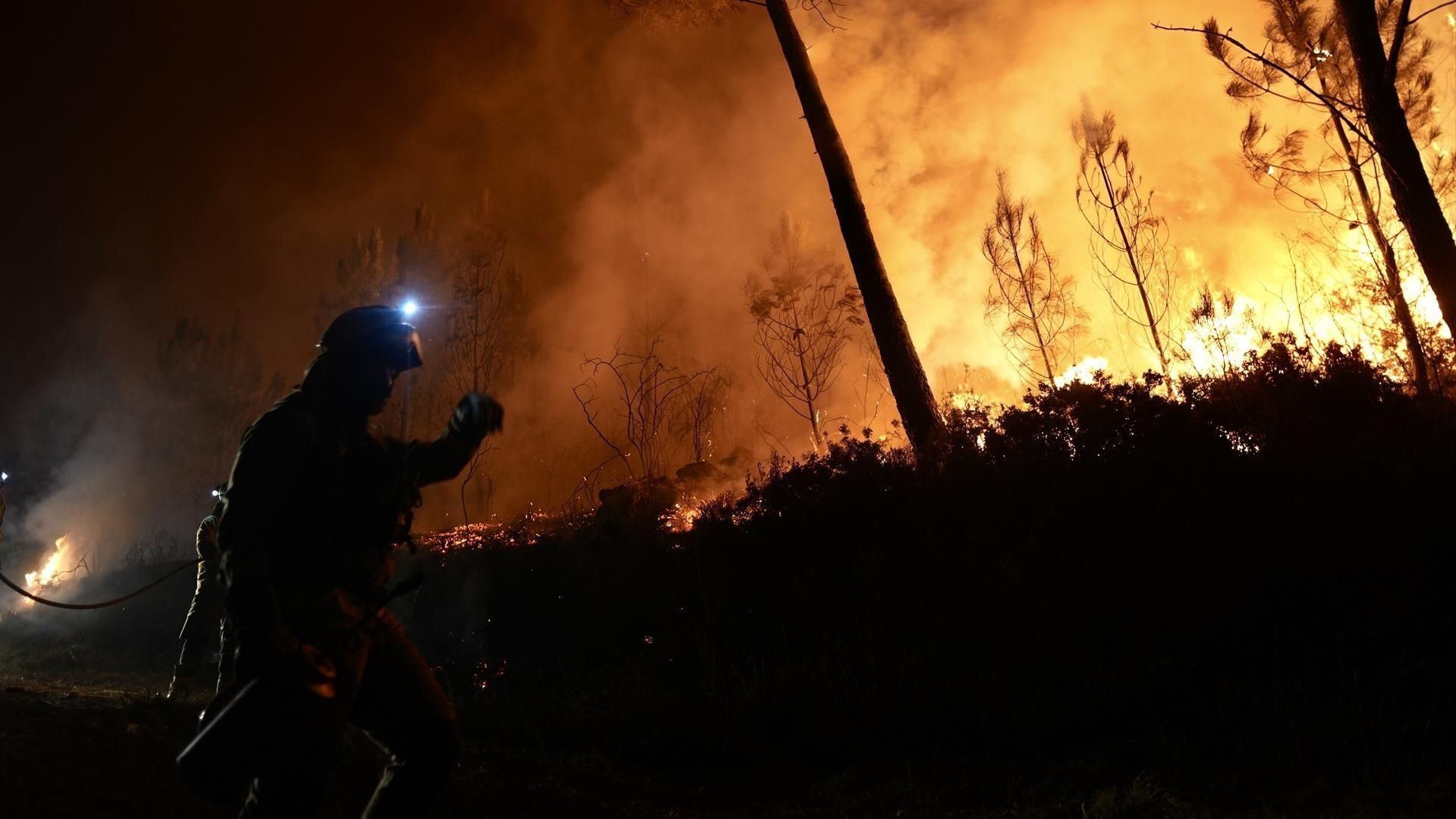 Los brigadistas y el bombero heridos en Galicia continúan hospitalizados, uno de ellos en estado grave