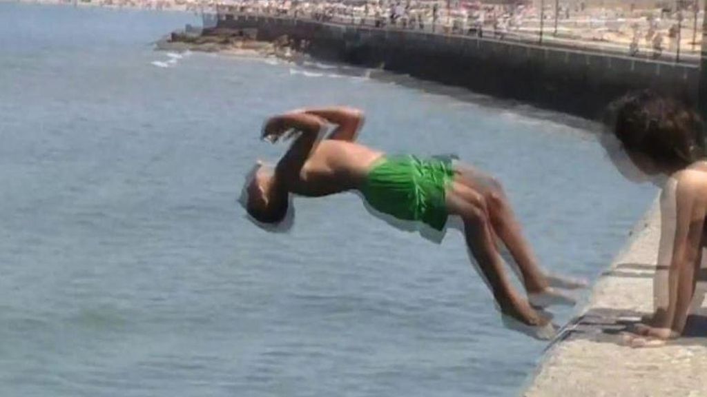 Un adolescente de 14 años fallece en Marín tras saltar al mar desde un muelle: "Una mala entrada puede costarte la vida"