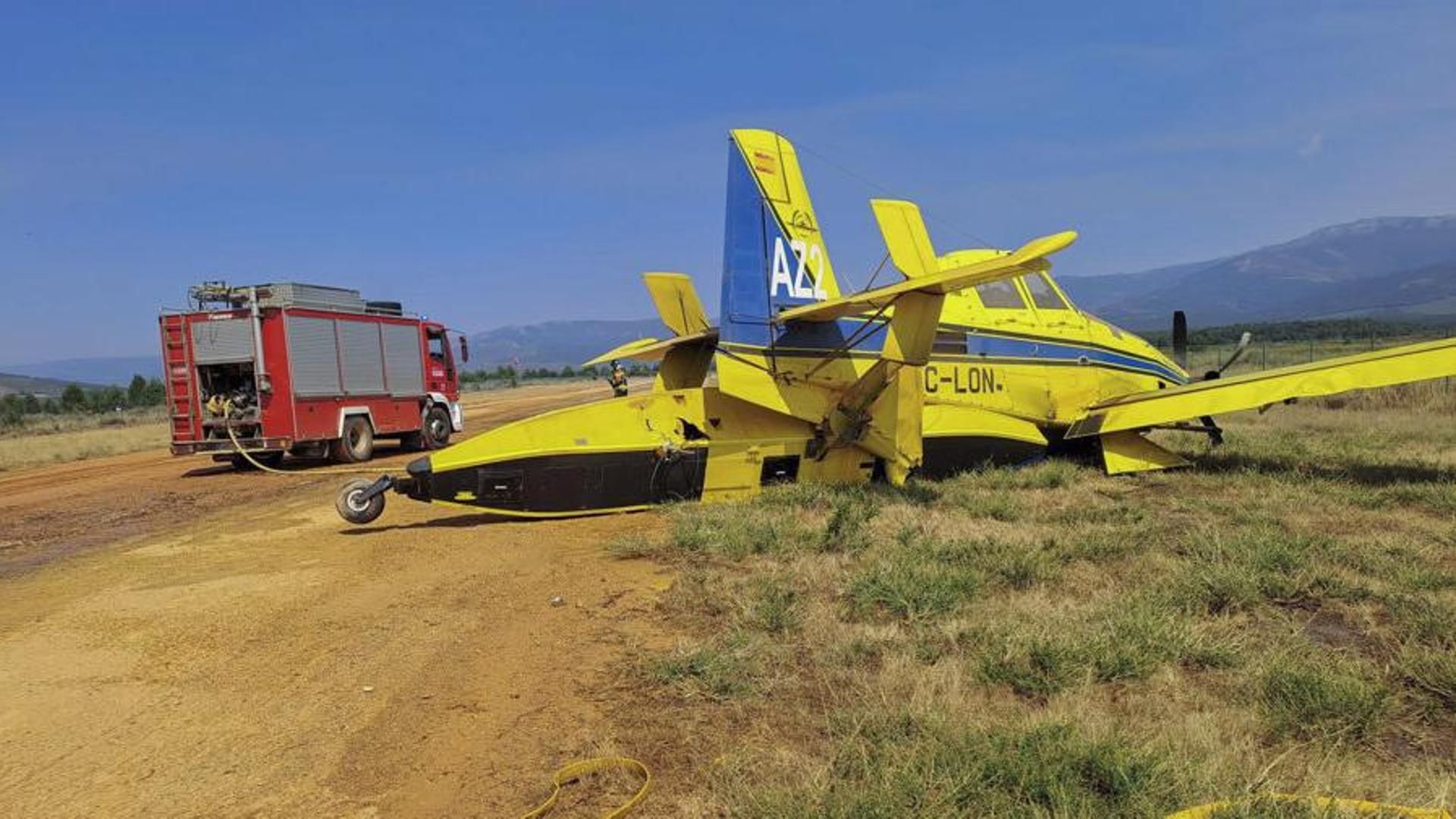 Un hidroavión de extinción de incendios aterriza de emergencia en Zamora: el piloto se encuentra en buen estado