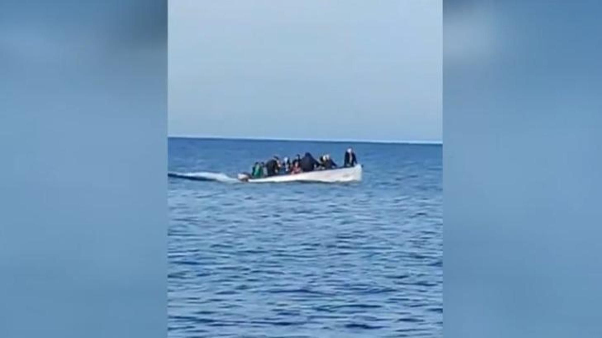 Buscan a 15 migrantes en Baleares: 12 saltaron al agua desde una patera cerca de Cabrera