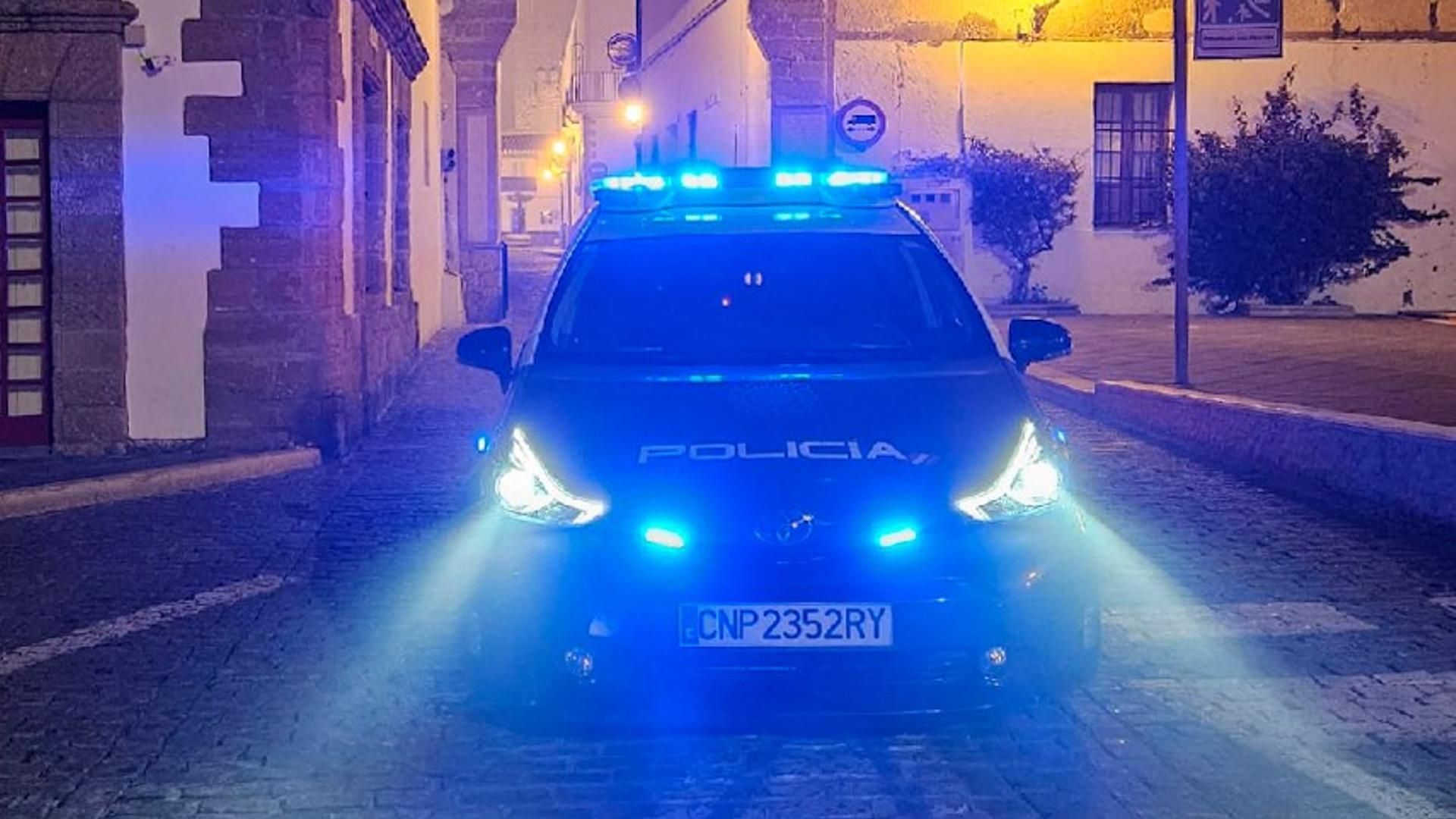 Coche Policía Nacional noche