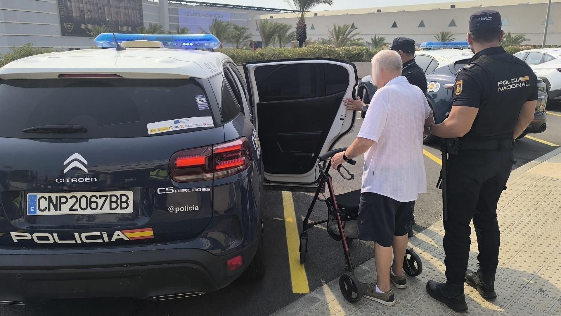 Detenido un hombre de 70 años que iba con andador por robar a una turista en el aeropuerto de Palma