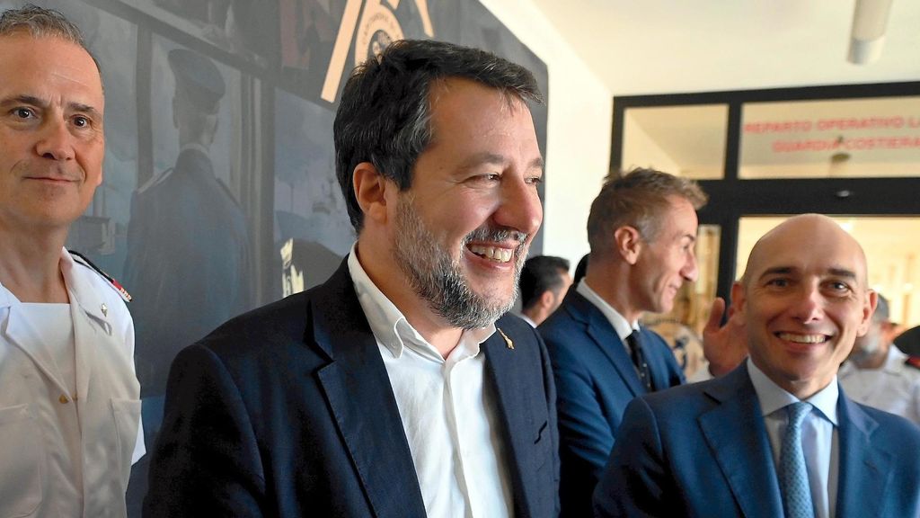 Matteo Salvini ataca a Emmanuel Macron por la guerra en Ucrania: "Que se ponga un casco y vaya él"