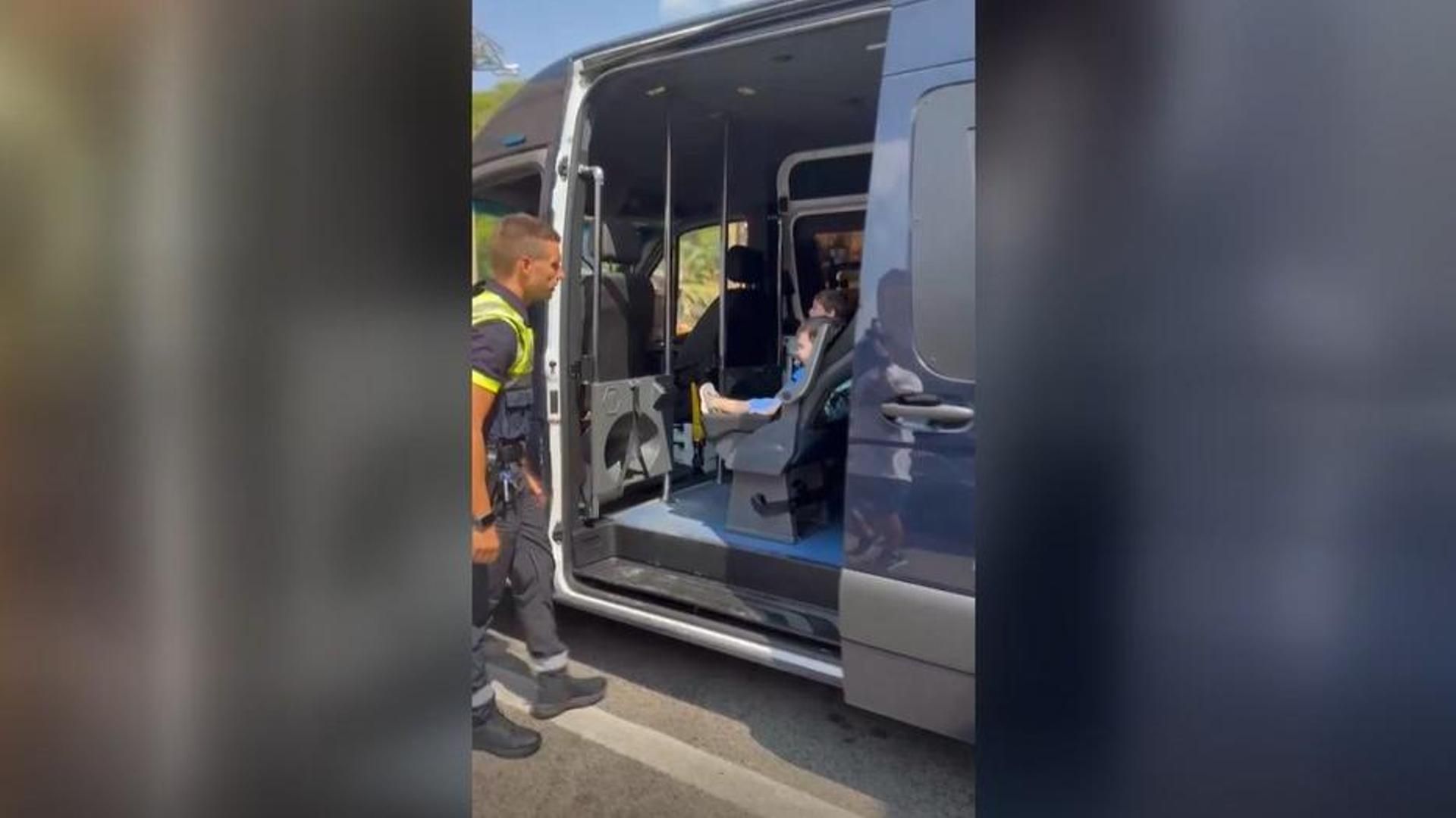 La Policía Local de Murcia escolta a un padre que llevaba herido al hospital a su hijo Hugo de solo dos años