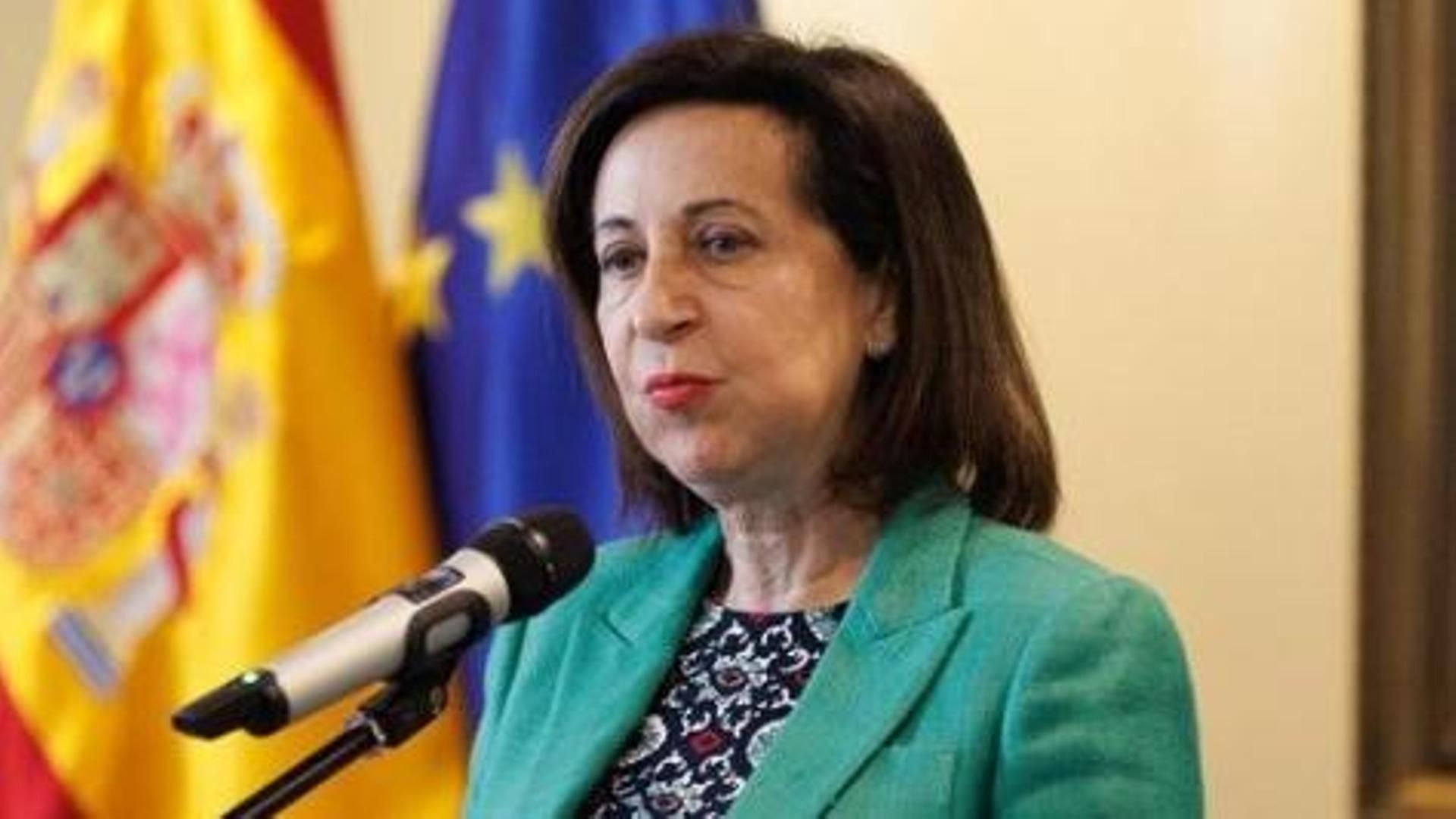 Robles afirma que la UME seguirá en Galicia "el tiempo necesario" para luchar contra los incendios