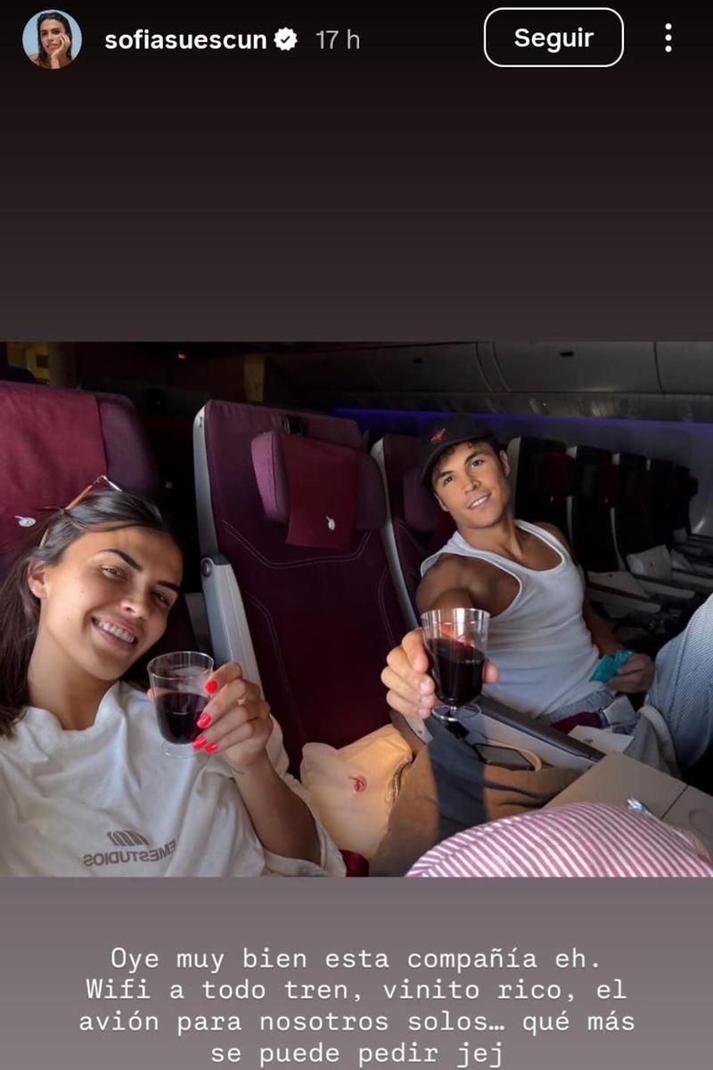 Sofía y Kiko durante el vuelo a Tailandia