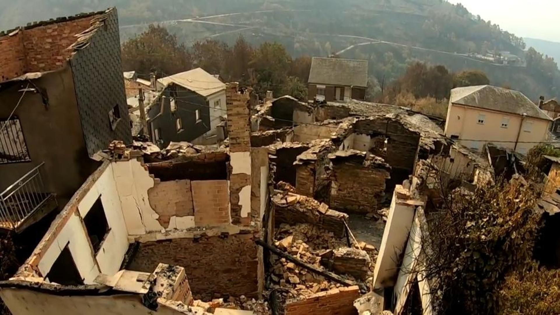 La aldea de San Vicente de Leira, en Ourense, ha quedado devastada por el fuego