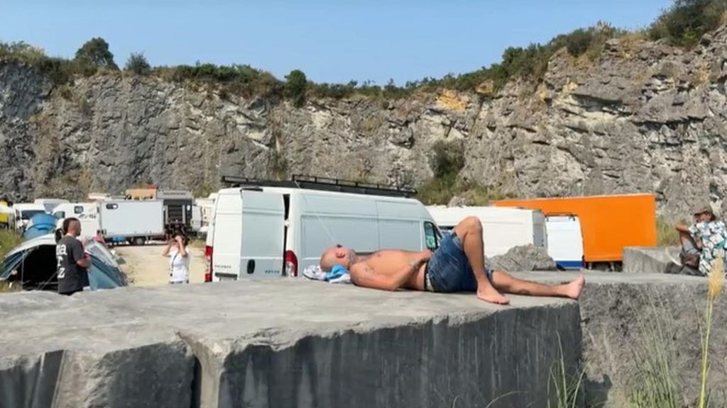 Continúa en la 'rave' de Valdáliga, Cantabria mientras la Guardia Civil vigila los accesos