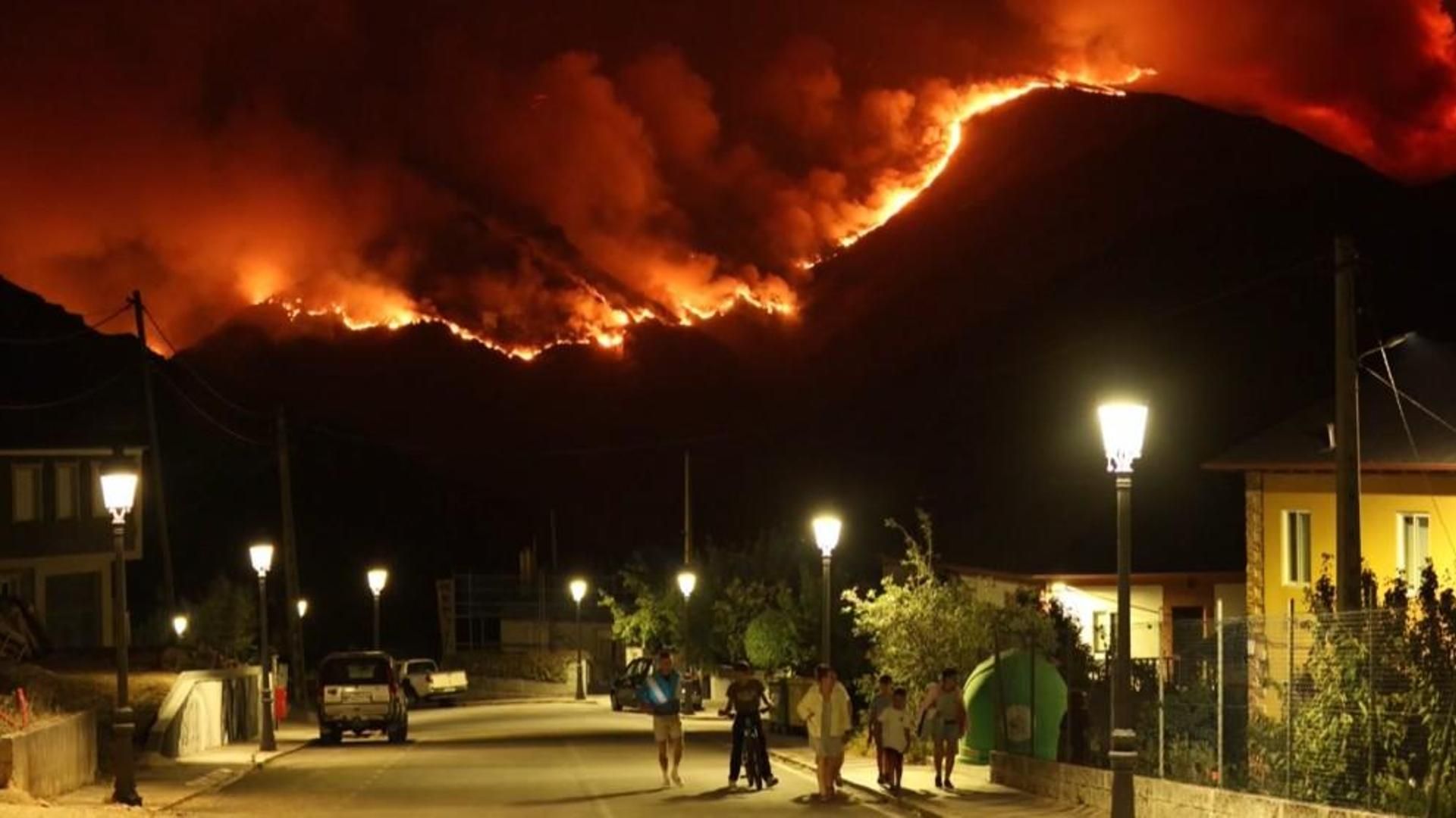 Protección Civil señala una "evolución favorable" de los incendios, con 15 todavía activos