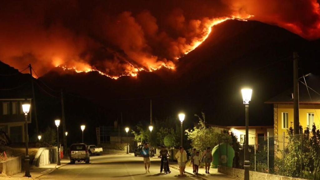 Protección Civil señala una "evolución favorable" de los incendios, con 15 todavía activos