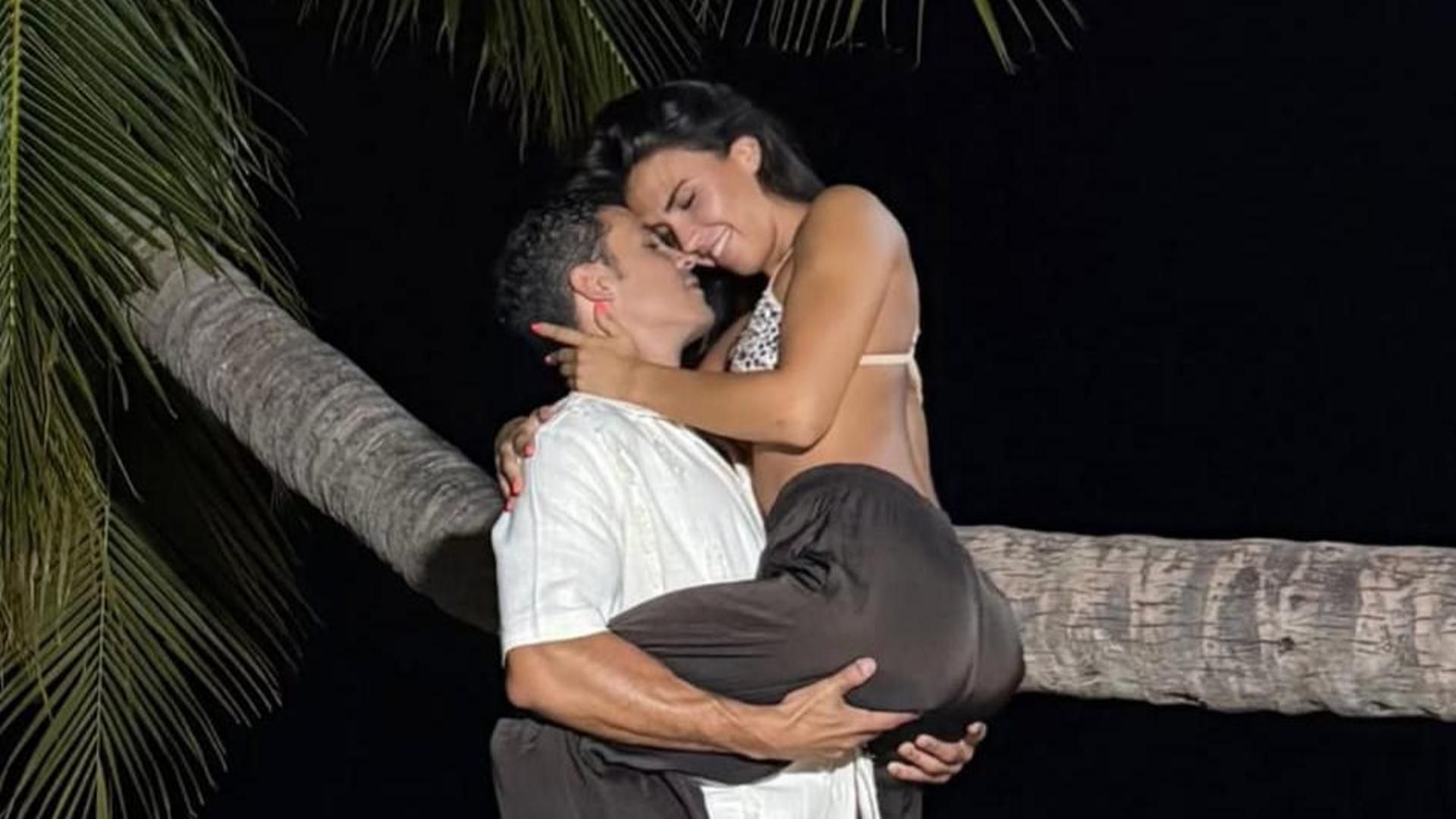 Sofía Suescun y Kiko Jiménez posan juntos y felices desde Tailandia: "Sesión de mimitos" - Outdoor
