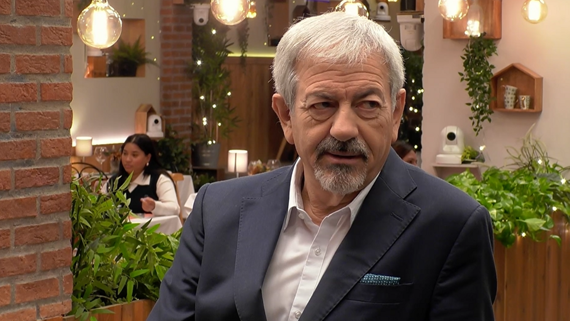 Carlos Sobera se queda perplejo al escuchar con cuántas personas ha mantenido relaciones un soltero: “¿Perdona?” Carlos Sobera se queda perplejo al escuchar con cuántas personas ha mantenido relaciones un soltero: “¿Perdona?”