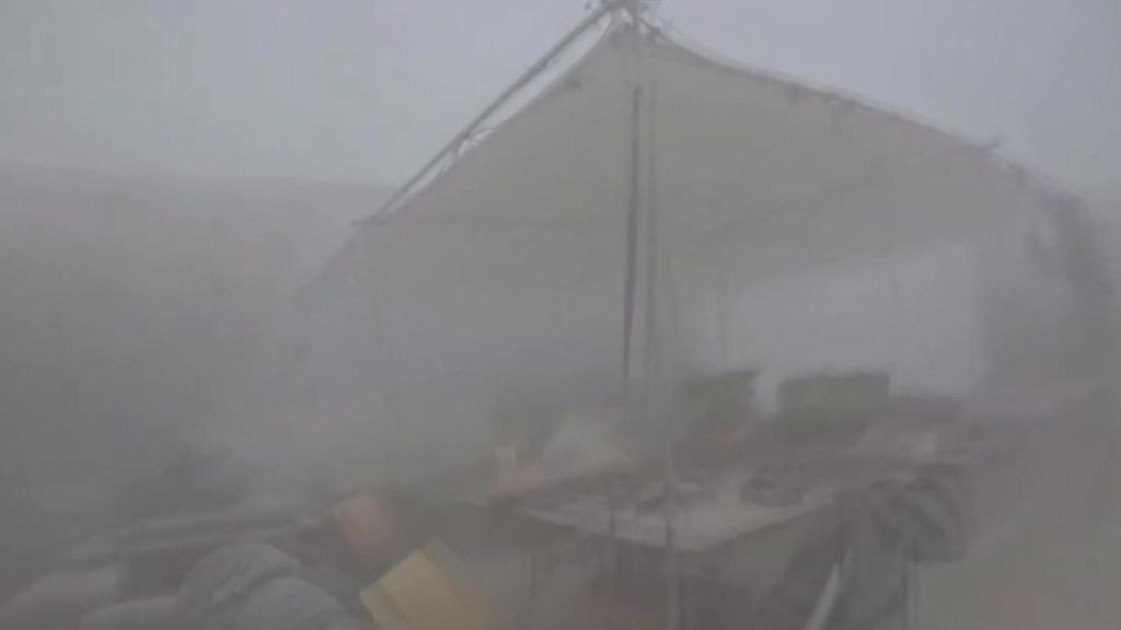 El festival Burning Man de Nevada, EEUU, resiste una tormenta de arena con vientos de hasta 100n km hora